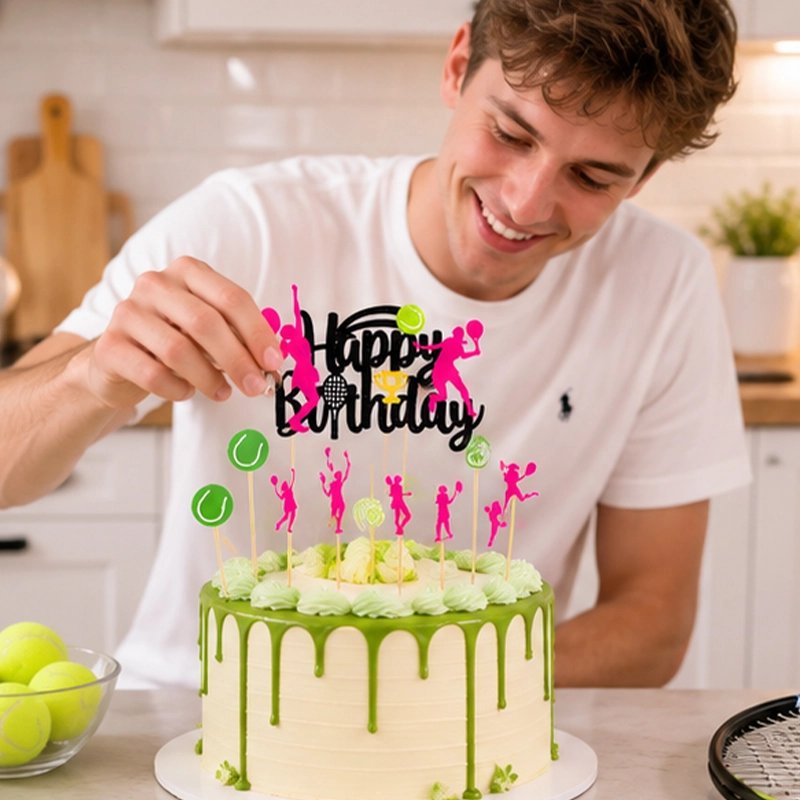 Décoration gateau anniversaire tennis rose sur gùteau blanc