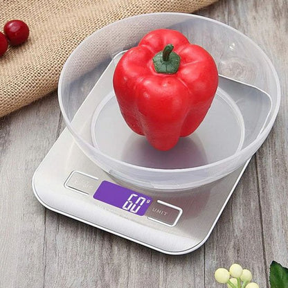 Balance cuisine avec poivron rouge sur le plateau