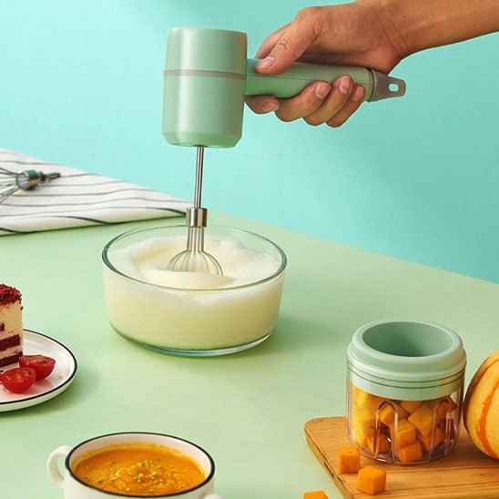 Batteur électrique vert pour crème fouettée