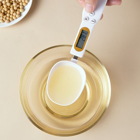 Cuillère doseuse​ digitale avec liquide