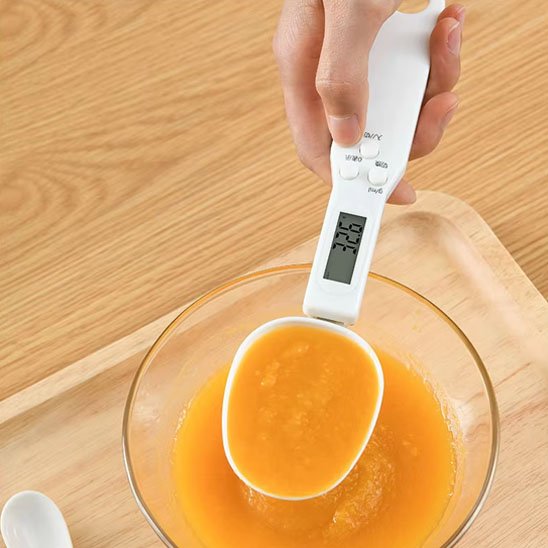 Cuillère doseuse​ digitale avec préparation liquide