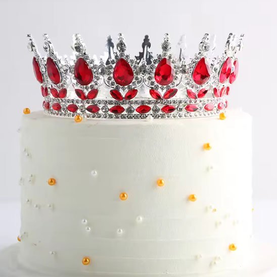 decoration gateau avec couronne rouge et perles orange