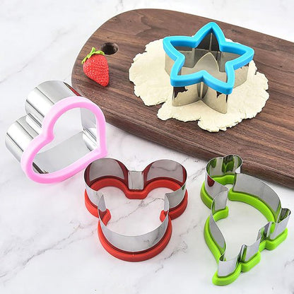 Emporte pièce cœur, étoile, et animaux sur pâte