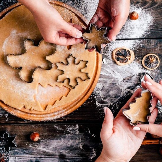 Emporte pièce divers formes Noël sur pâte