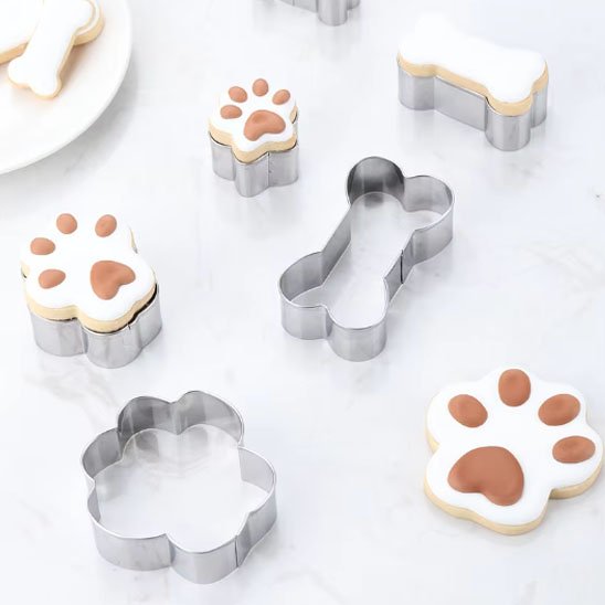 Emporte pièce en forme de patte de chien et os décorés