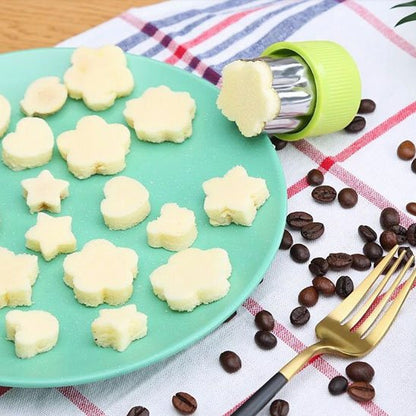 Emporte pièce floral avec décoration jaune sur fond bleu