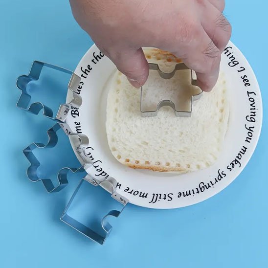 Emporte piece puzzle découpant pain toasté