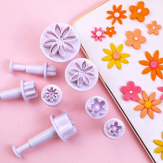 Emporte pieces​ fleurs différentes tailles pour pâte à sucre