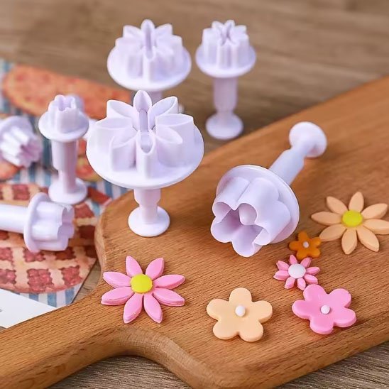 Emporte pieces​ fleurs poussoirs pour décoration pâtisserie