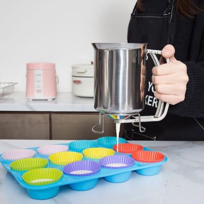Entonnoir à piston inox remplissage moules cupcakes colorés