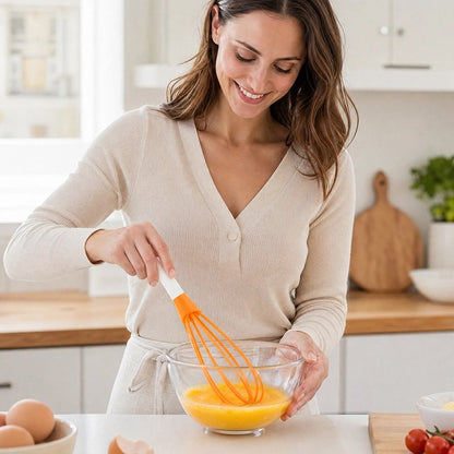 Fouet Cuisine orange avec préparation aux œufs