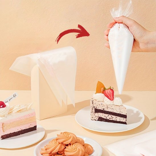 Insertion de crème dans une poche à douille