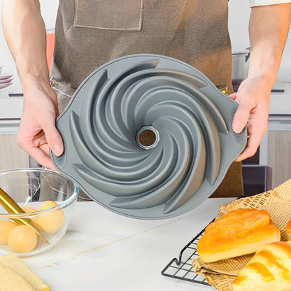 Moule à gateau en silicone gris avec préparation