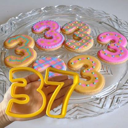 Moule number cake chiffre 3 pour biscuits colorés