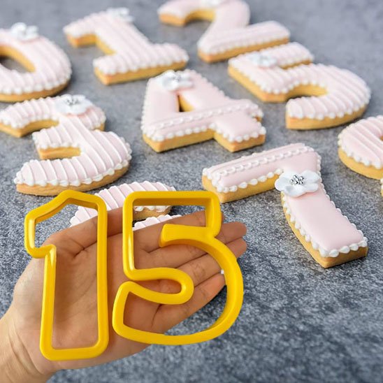 Moule number cake chiffres 1 et 5 décorés