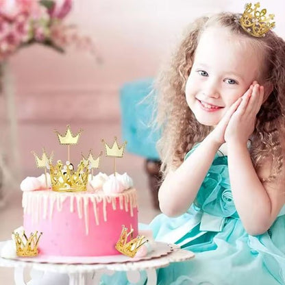  Petite fille avec decoration gateau couronne, gâteau rose, et décorations