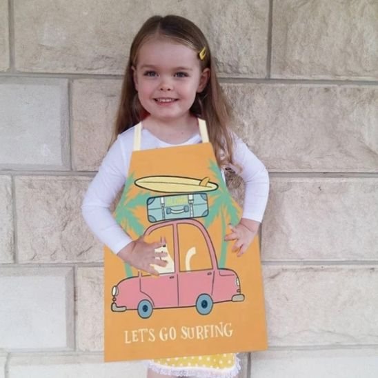 Tablier de cuisine enfant avec dessin de voiture et planche de surf