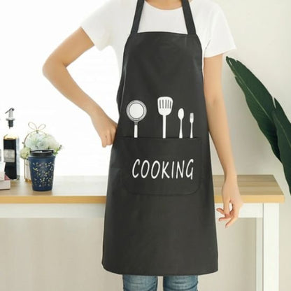 tablier de cuisine noir avec accessoires et inscription COOKING